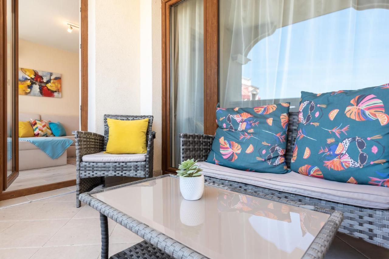 Blue Lagoon Seafront Apartments Varna Exterior foto